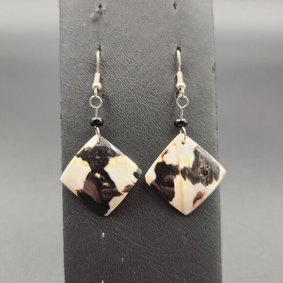 Silver Plated Magpie Shell Dangle Earrings A6320 - Picture 1 of 5